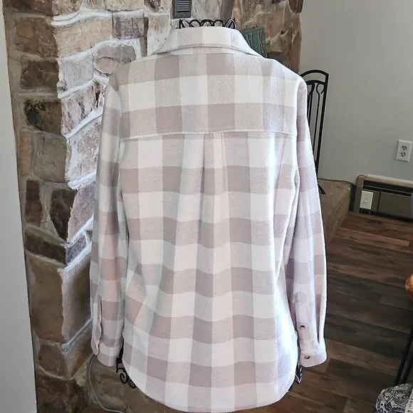 👚beachlunchlounge Taupe and White Plaid Flannel Shirt - Picture 5 of 7